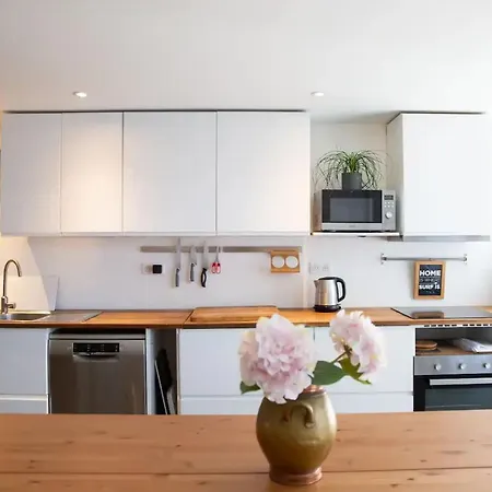 14 Guest S 4 Bedrooms 9 *